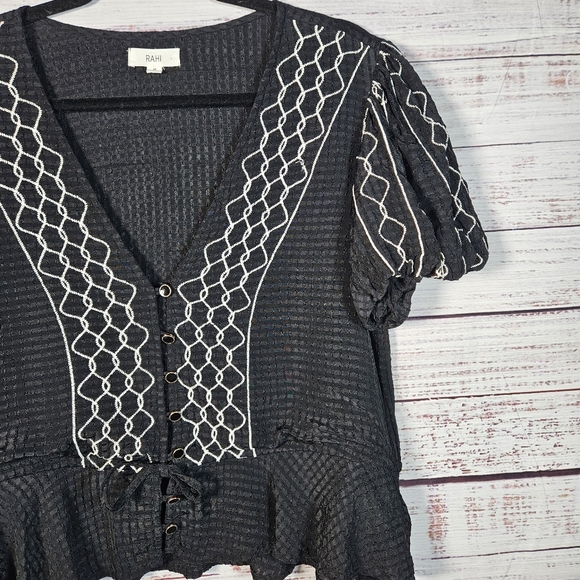 Rahi Marina black and white puff sleeve top - Picture 3 of 13